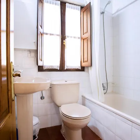 Apartamentos Turisticos Las Nieves Poo De Llanes